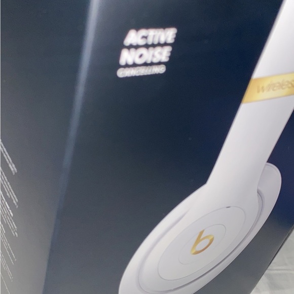 Beats Studio 3 - Picture 2 of 3